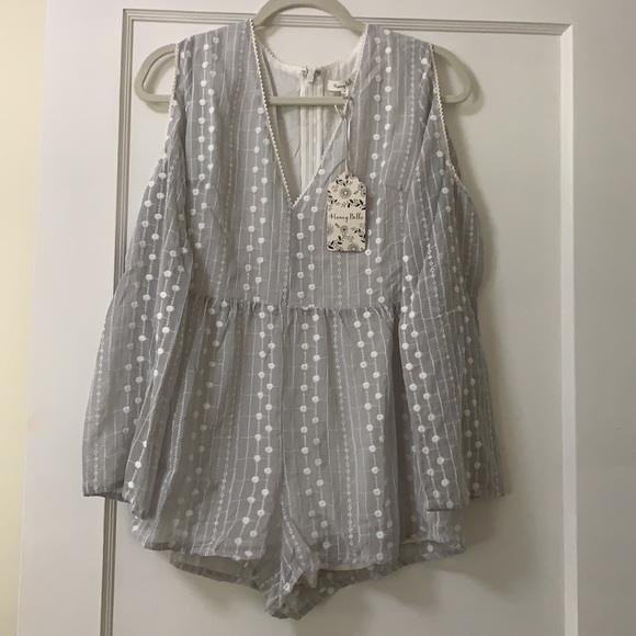 Honey Belle Size M Frey/White long sleeve romper - Picture 1 of 6